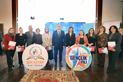 Vali Akbıyık&rsquo;tan gen&ccedil;ler ile &lsquo;Gen&ccedil;lik Yılı&rsquo; buluşması
