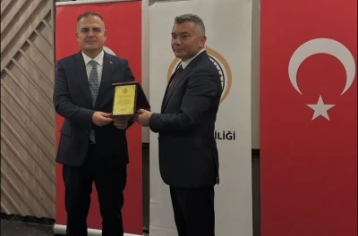 Vali Akbıyık’tan Tuğgeneral Büyük’e plaketli uğurlama
