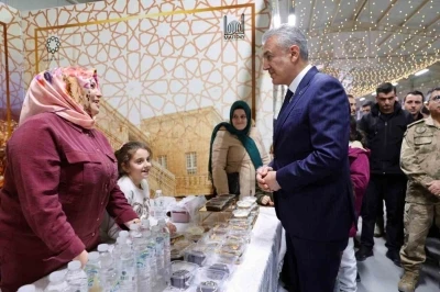 Vali Akkoyun &rsquo;Ramazan Sokağını&rsquo; gezdi
