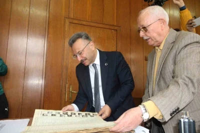 Vali Aksoy, Cumhuriyetin kuruluşundan beri hizmet veren asırlık işletmeyi ziyaret etti
