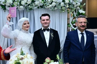 Vali Aksoy, dünyaevine giren polis çiftin mutluluğuna ortak oldu
