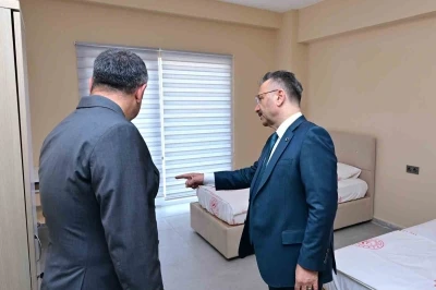 Vali Aksoy, Fethi Yılmaz Sezer Yaşlı Bakım ve Rehabilitasyon Merkezi’ni ziyaret etti
