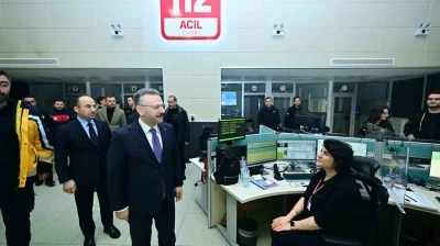 Vali Aksoy, yılbaşında &ccedil;alışan 112 Acil &Ccedil;ağrı Merkezi personelini ziyaret etti
