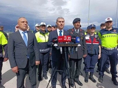 Vali Aktaş: "Bayram tatili boyunca Afyonkarahisar&rsquo;dan 5 milyondan fazla ara&ccedil; ge&ccedil;işi bekleniyor"
