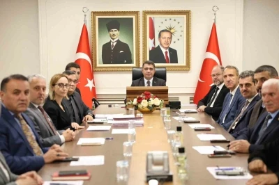 Vali Aslan, &quot;İhtiyaç sahibi vatandaşlarımızın yanında olduk&quot;
