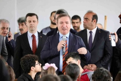 Vali Aydoğdu&rsquo;dan gen&ccedil;lere hem değer hem spor vurgusu
