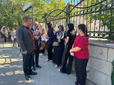 Vali Aydoğdu, LGS &ouml;ncesi &ouml;ğrenci ve velilerle bir araya geldi

