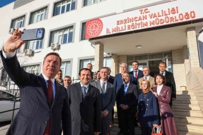 Vali Aydoğdu: &quot;Ülkemizin aydınlık yarınları çocuklarımızı yetiştiren öğretmenlerimizin günü kutlu olsun&quot;
