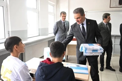 Vali Baruş, lise &ouml;ğrencileriyle buluştu
