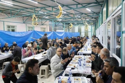 Vali &Ccedil;ağatay, mahalle iftarında vatandaşlarla buluştu
