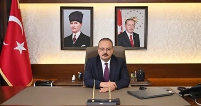 Vali Canbolat: &quot;Cumhuriyetimizi gelecek nesillere taşımayı sürdürüyoruz
