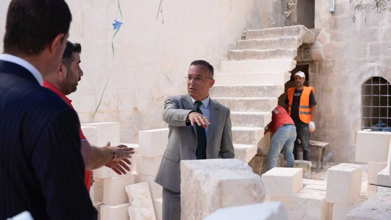 Vali Çeber’den Taş Evlerde Restorasyon İncelemesi