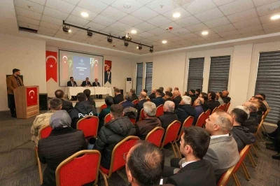 Vali &Ccedil;elik Kiğı&rsquo;da muhtarlarla bir araya geldi
