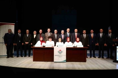 Vali &Ccedil;elik: "Edebiyat yalnızca okuma alışkanlığı kazandırmaz, aynı zamanda d&uuml;ş&uuml;nmeyi m&uuml;mk&uuml;n kılan g&uuml;&ccedil;l&uuml; bir alandır"
