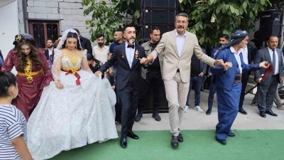 Vali Çelik, Şehit ailesinin düğün törenine katıldı
