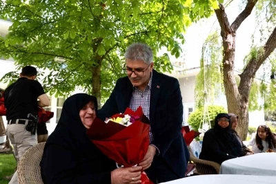 Vali &Ccedil;elik, şehit annelerini ağırladı
