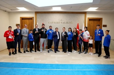 Vali Çiçek, Balkan Şampiyonu ERVA sporcularını kabul etti
