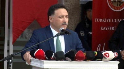 Vali &Ccedil;i&ccedil;ek: "Bayramlarda en b&uuml;y&uuml;k endişemiz trafik kazaları"
