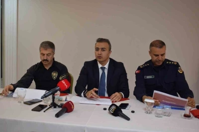Vali &Ccedil;i&ccedil;ek: "Karaman huzurlu bir kent"
