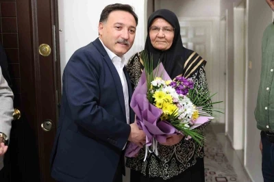 Vali &Ccedil;i&ccedil;ek&rsquo;ten Anneler G&uuml;n&uuml;&rsquo;nde şehit annelerine ziyareti
