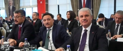 Vali &Ccedil;i&ccedil;ek, valiler buluşmasına katıldı
