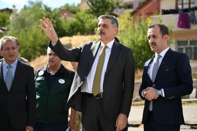 Vali Çiftçi, İspir’de heyelan bölgesinde incelemelerde bulundu
