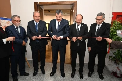 Vali Çiftçi, Müzehhip Sadrettin Er’in kişisel sergisini gezdi
