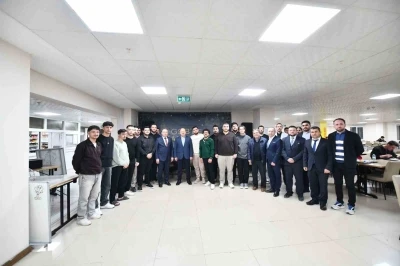 Vali Dallı, &uuml;niversite &ouml;ğrencileriyle iftar sofrasında buluştu
