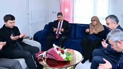 Vali Dr. Erdin&ccedil; Yılmaz şehit ailesine taziye ziyaretinde bulundu
