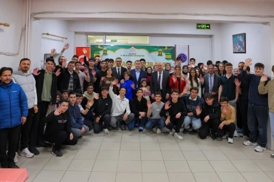 Vali Eldivan, Bayburt Fen Lisesi &ouml;ğrencileriyle iftarda buluştu
