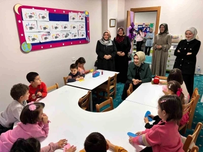 Vali eşi Berna Çiçek Kur’an Kursu’nu ziyaret etti
