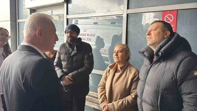 Vali G&uuml;l ve İl Emniyet M&uuml;d&uuml;r&uuml; Yıldız&rsquo;dan enkazdan kurtarılan yaralılara hastane ziyaret
