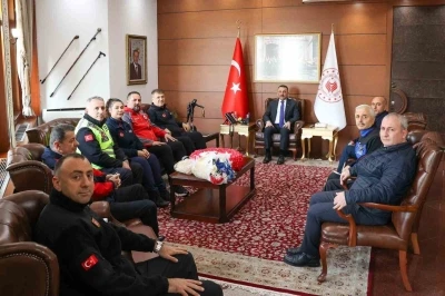 Vali Hacıbektaşoğlu, AFAD&rsquo;ın 16. kuruluş yıl d&ouml;n&uuml;m&uuml;nde kurum temsilcilerini kabul etti
