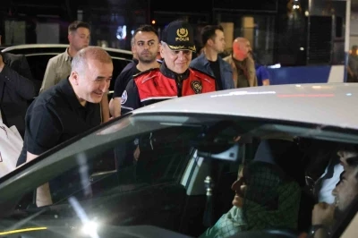 Vali Hatipoğlu asayiş uygulamasına katıldı: "7 g&uuml;n 24 saat esasıyla sahadayız"
