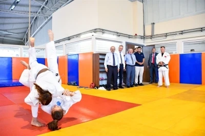 Vali İsmail Ustaoğlu’ndan; Genç sporculara moral ve destek
