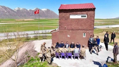 Vali Karakaya&rsquo;dan g&uuml;venlik noktası ve hayvan bakımevine ziyaret
