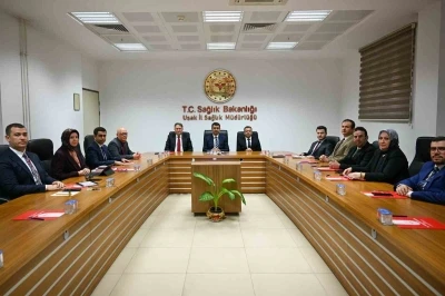 Vali Kartal, il genelinde y&uuml;r&uuml;t&uuml;len sağlık hizmetleri hakkında bilgi aldı.
