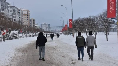 Vali Kemal &Ccedil;eber A&ccedil;ıkladı: Gaziantep&rsquo;te Okullar Yarın Tatil