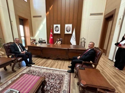 Vali Kemal &Ccedil;eber, koltuğunu Eyl&uuml;l Lina Yıldız&rsquo;a devretti
