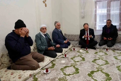 Vali Kızılkaya kazada hayatını kaybeden vatandaşın ailesiyle görüştü
