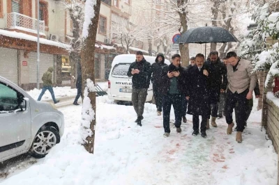 Vali Kızılkaya: "Karla m&uuml;cadelede t&uuml;m ekipler seferber edildi"
