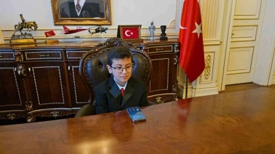 Vali koltuğuna oturdu, ilk talimatı okul g&uuml;venliği oldu
