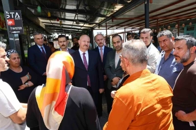 Vali K&uuml;&ccedil;&uuml;k, Balıkesir &Ccedil;arşısı&rsquo;nda esnaf ve vatandaşlarla buluştu
