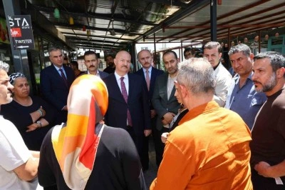 Vali K&uuml;&ccedil;&uuml;k, Balıkesir &Ccedil;arşısı&rsquo;nda esnaf ve vatandaşlarla buluştu