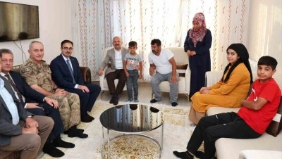 Vali Osman Varol, Sincik’te depremzede aileyi ziyaret etti