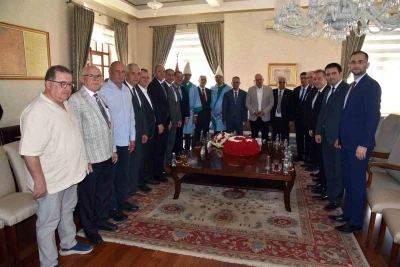 Vali Özkan esnafları ağırladı
