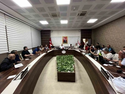 Vali Özkan kriz masasında çalışmaları takip etti
