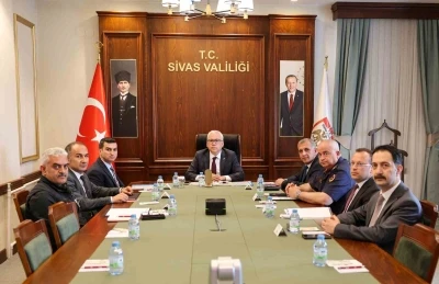 Vali Şimşek: "Vatandaşlarımızın huzuru ve g&uuml;venliği i&ccedil;in ahada olmaya devam edeceğiz"
