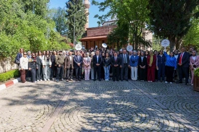 Vali S&ouml;zer, gen&ccedil;lerle tarih ve medeniyet gezisinde bir araya geldi
