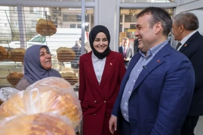 Vali S&ouml;zer G&ouml;lpazarı&rsquo;nda esnaf ve vatandaşı dinledi
